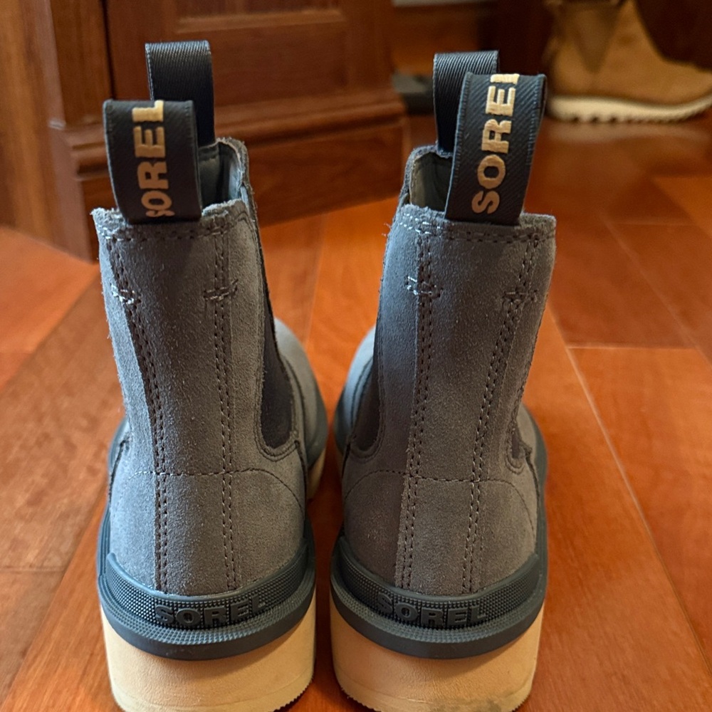 Sorel Woman’s Gray Boots - Picture 2 of 4